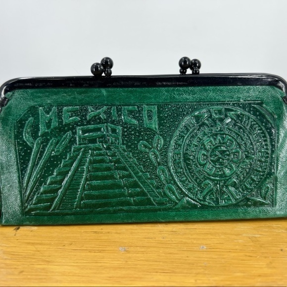 Handmade in Mexico vintage tooled green kiss lock change purse - Picture 7 of 16